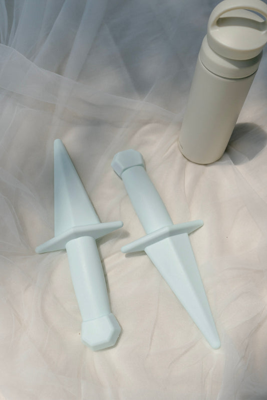 Dragon's Edge Classic Weighted Daggers - Ice Castle